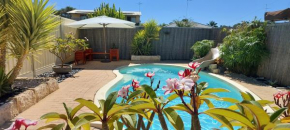 Beach Apartment#2 for 2 ADULTS ONLY, self-contained, Singleton